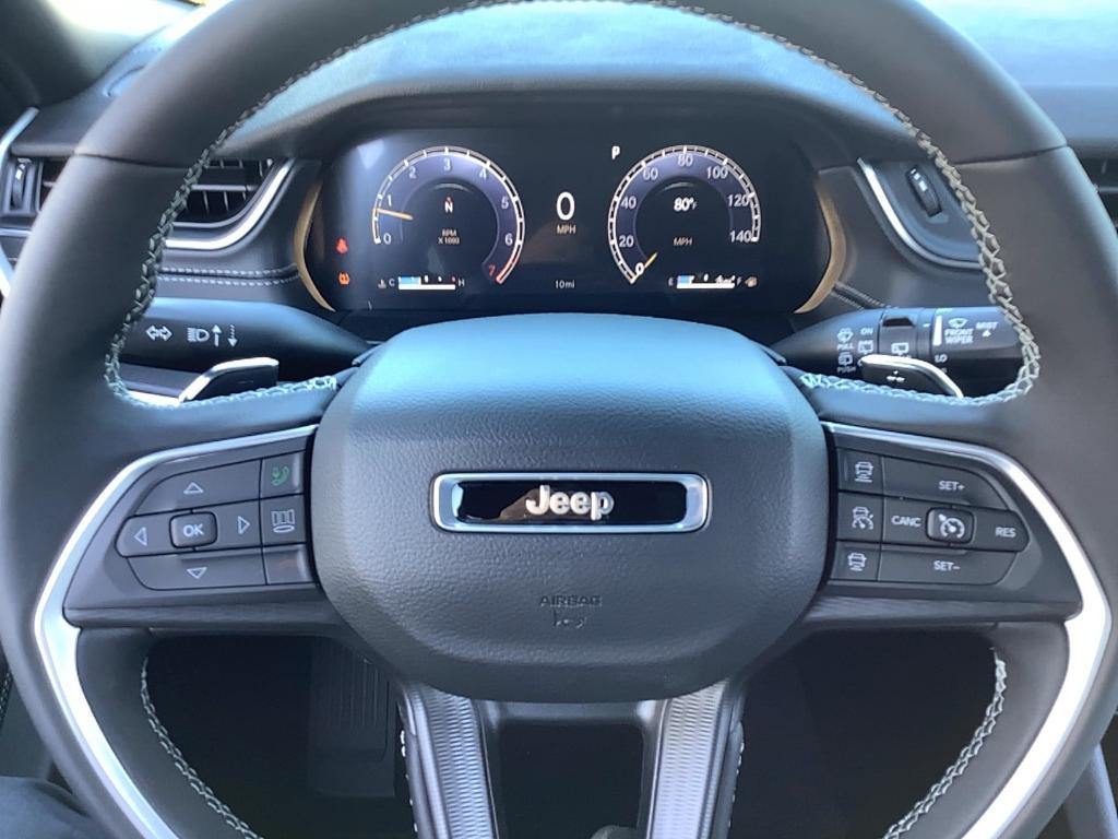 new 2025 Jeep Grand Cherokee car, priced at $42,182