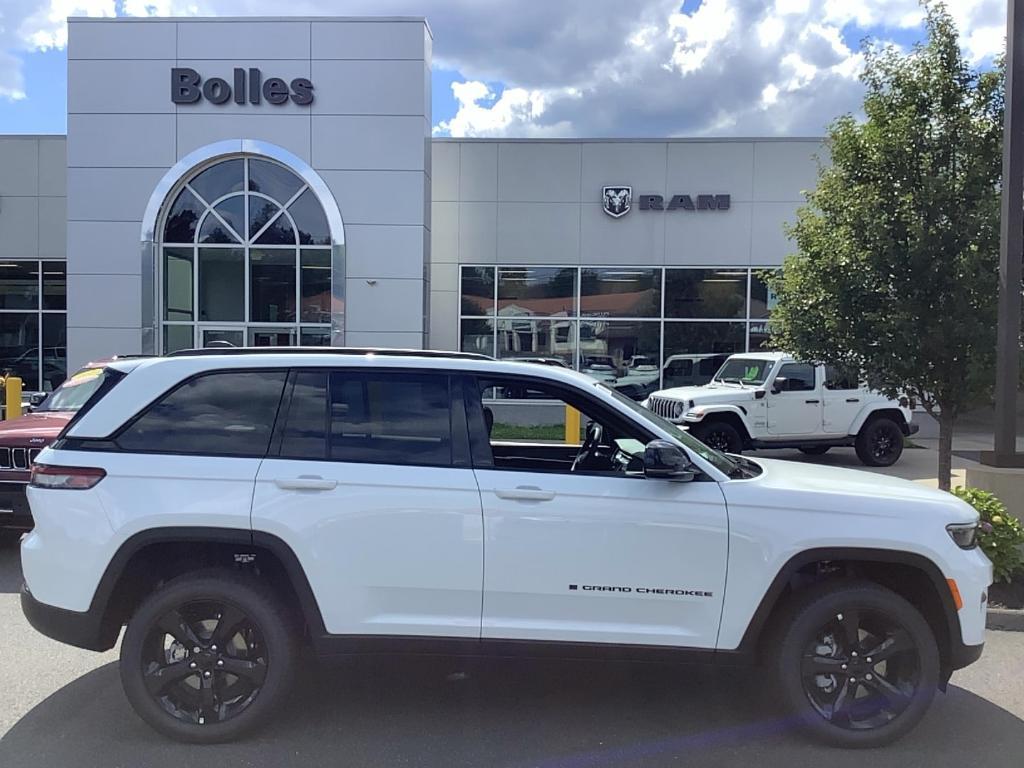 new 2025 Jeep Grand Cherokee car, priced at $46,827