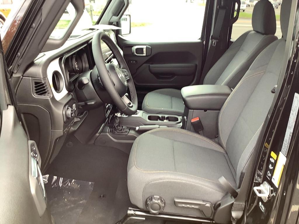 new 2026 Jeep Gladiator car, priced at $51,977