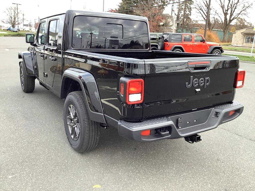 new 2026 Jeep Gladiator car, priced at $51,977