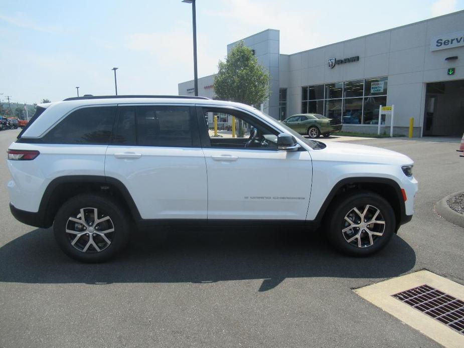 new 2024 Jeep Grand Cherokee car, priced at $50,711