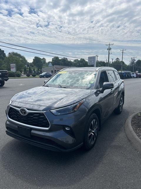 used 2022 Toyota Highlander car, priced at $35,487