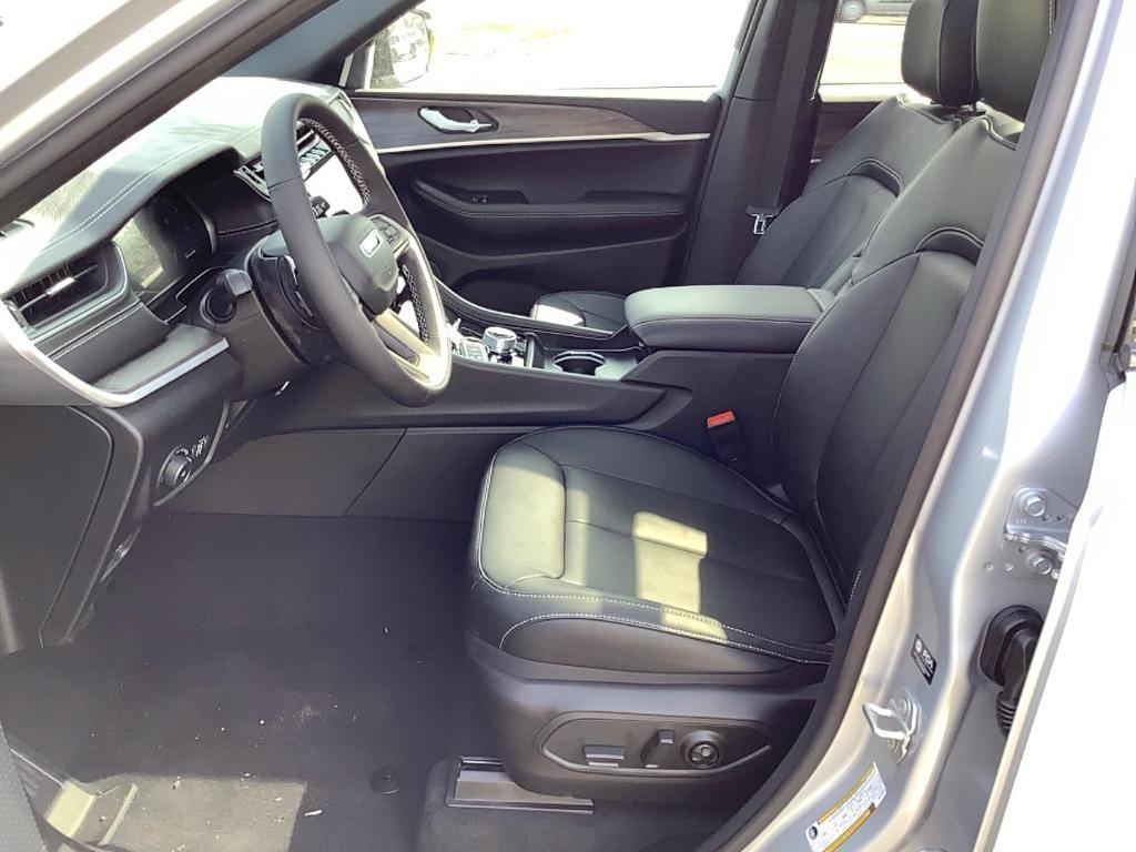 new 2025 Jeep Grand Cherokee car, priced at $48,506