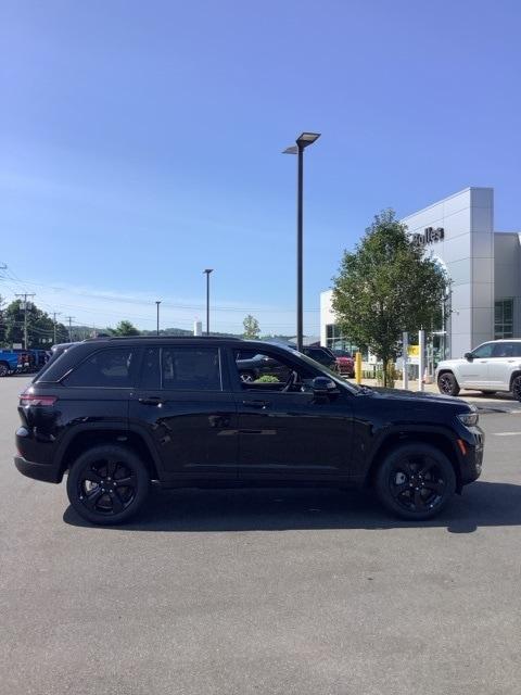 new 2024 Jeep Grand Cherokee car, priced at $53,700