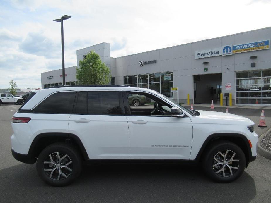 new 2024 Jeep Grand Cherokee car, priced at $49,711