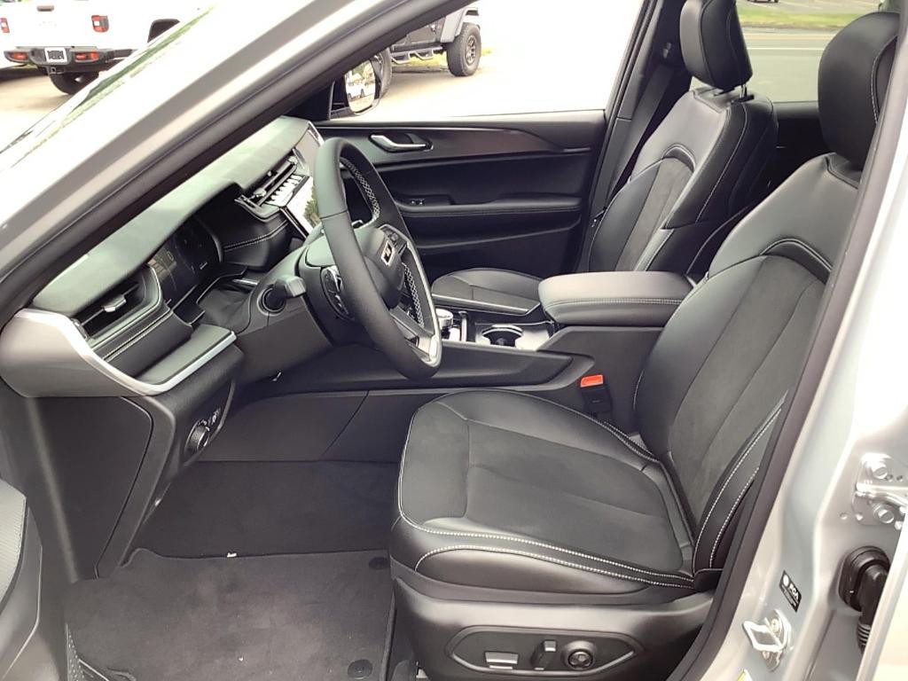 new 2025 Jeep Grand Cherokee car