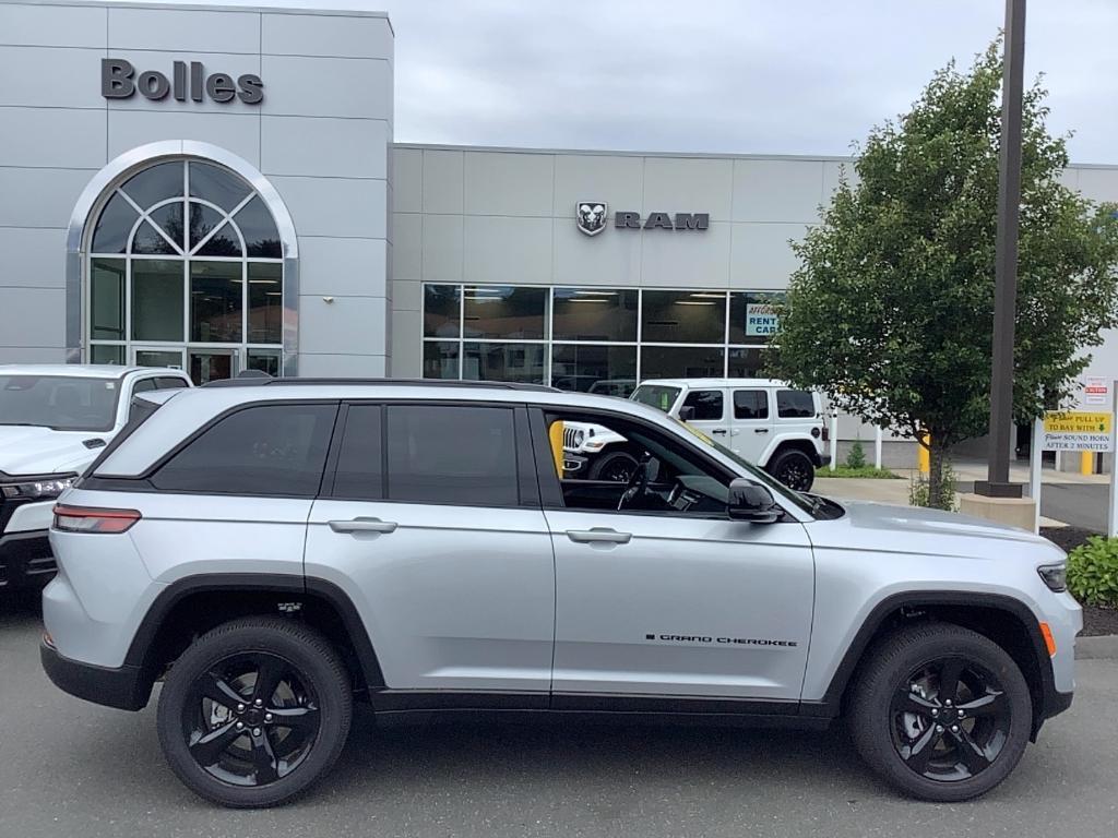 new 2025 Jeep Grand Cherokee car