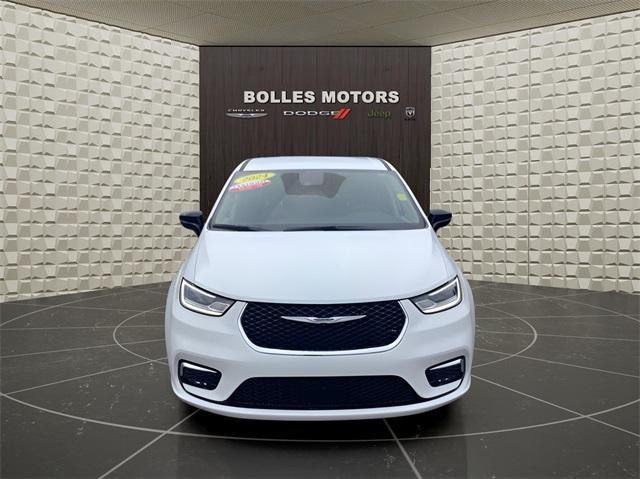 used 2024 Chrysler Pacifica car, priced at $36,842