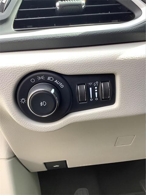 used 2023 Chrysler Pacifica car, priced at $25,788
