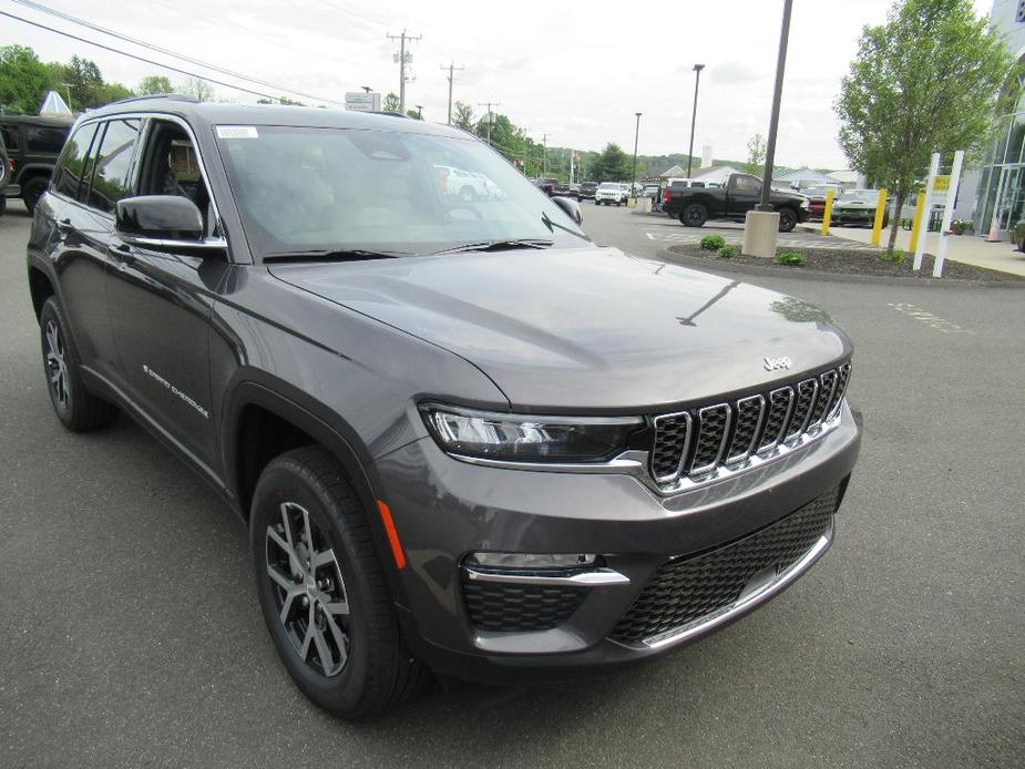 new 2024 Jeep Grand Cherokee car, priced at $51,247