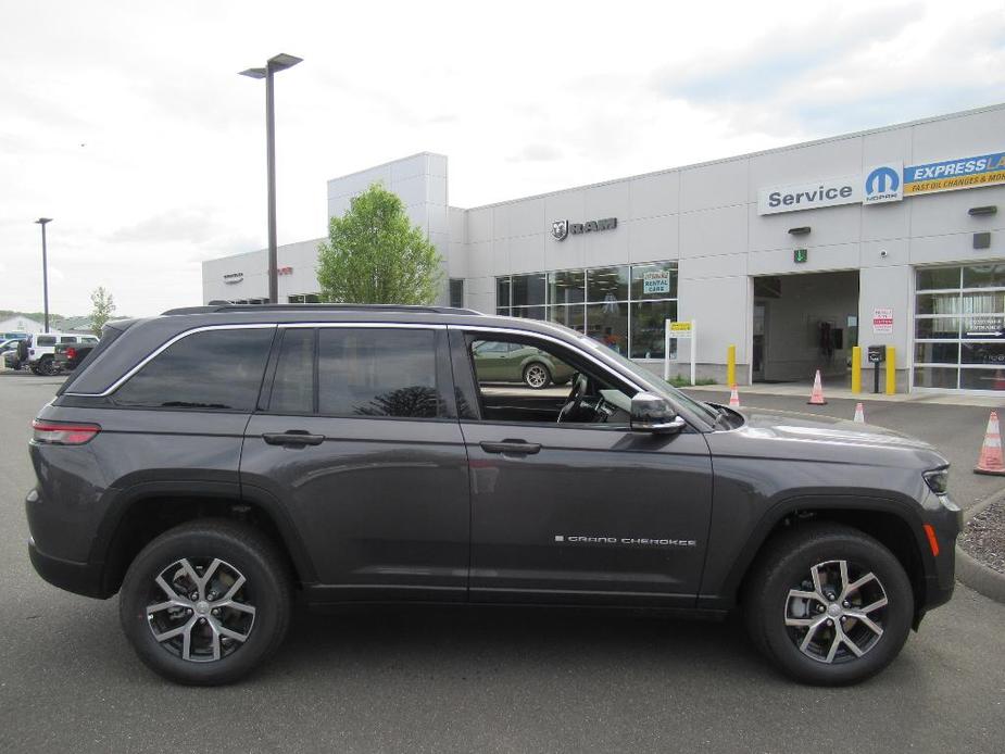 new 2024 Jeep Grand Cherokee car, priced at $51,247