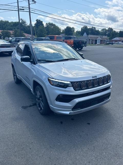 new 2024 Jeep Compass car, priced at $39,995