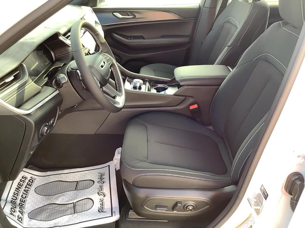 new 2025 Jeep Grand Cherokee car, priced at $41,871