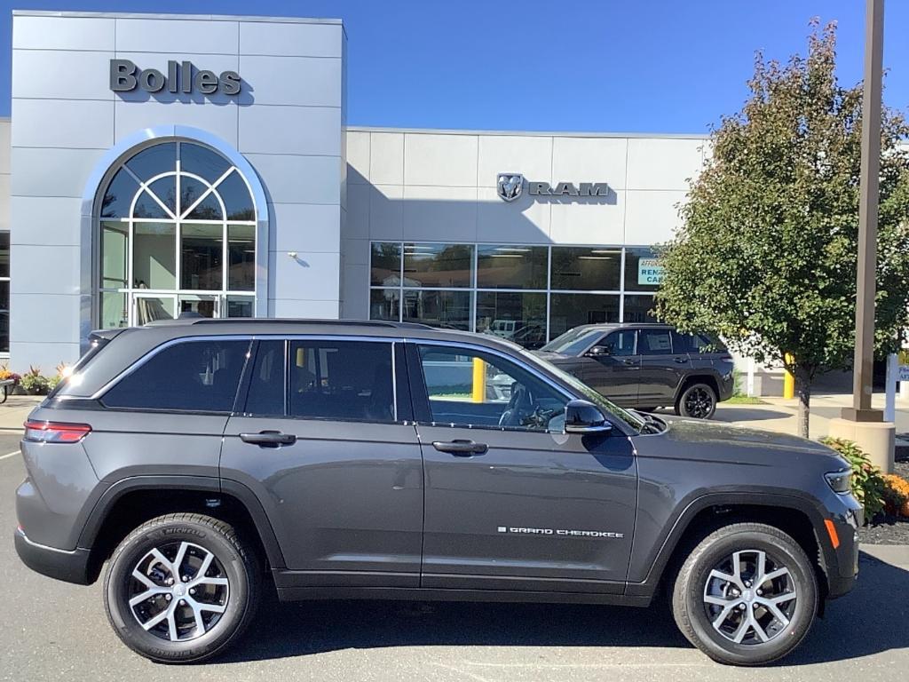 new 2025 Jeep Grand Cherokee car, priced at $48,902