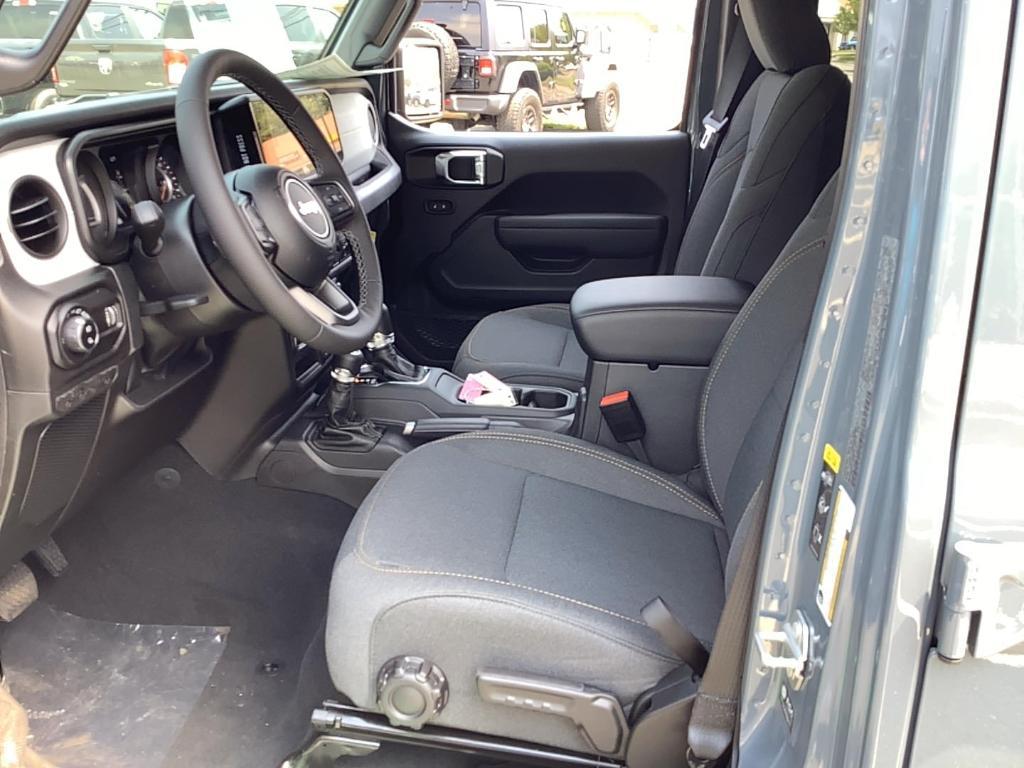 new 2025 Jeep Gladiator car, priced at $50,470