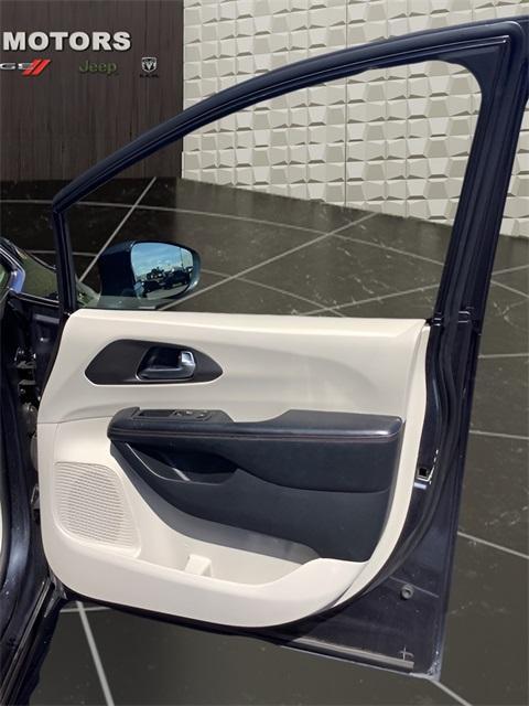 used 2020 Chrysler Pacifica car, priced at $16,444
