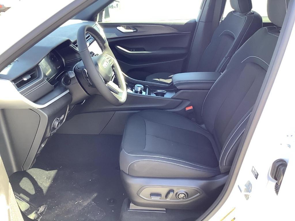 new 2025 Jeep Grand Cherokee car, priced at $42,675