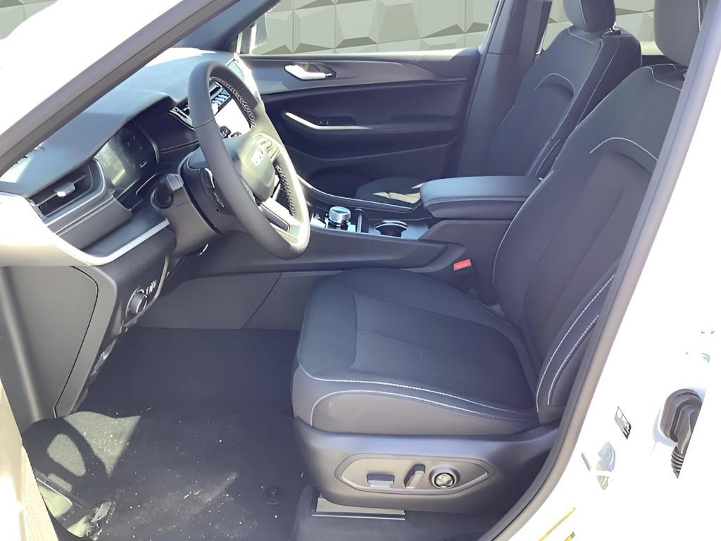 new 2025 Jeep Grand Cherokee car, priced at $38,296