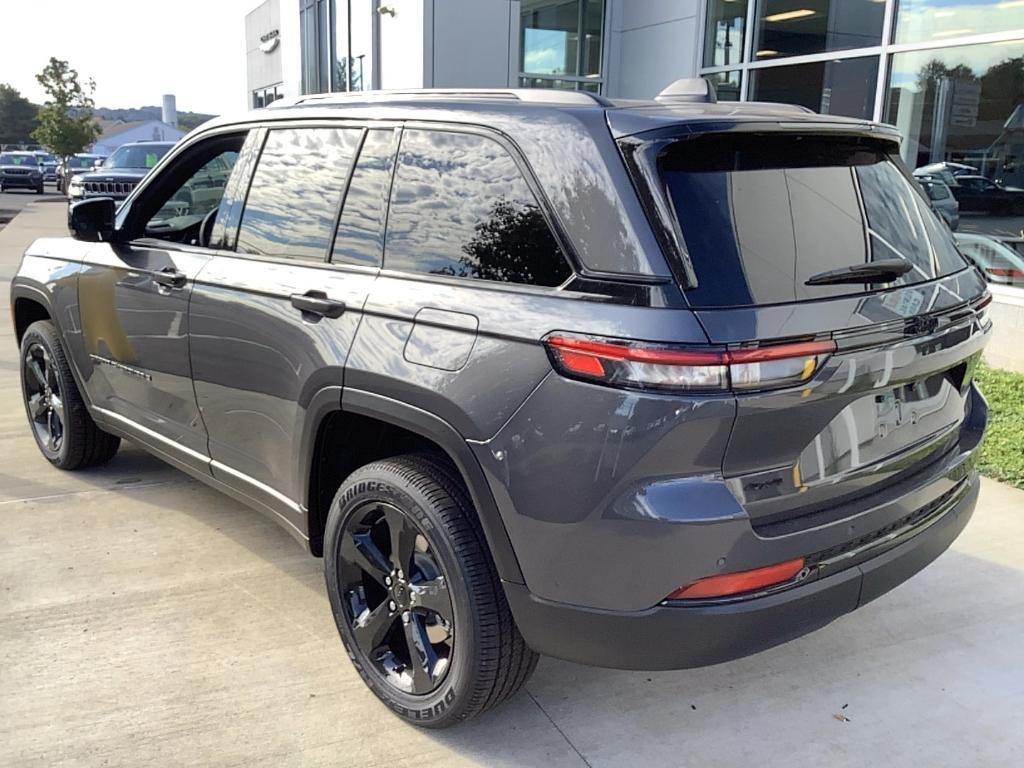 new 2025 Jeep Grand Cherokee car, priced at $43,364