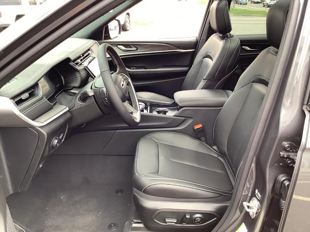 new 2025 Jeep Grand Cherokee car, priced at $48,506