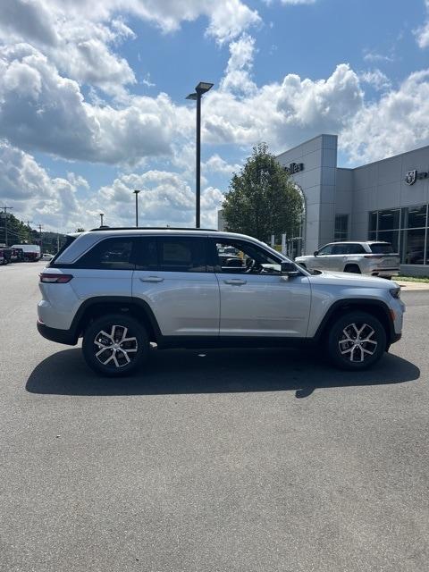 new 2024 Jeep Grand Cherokee car, priced at $51,247