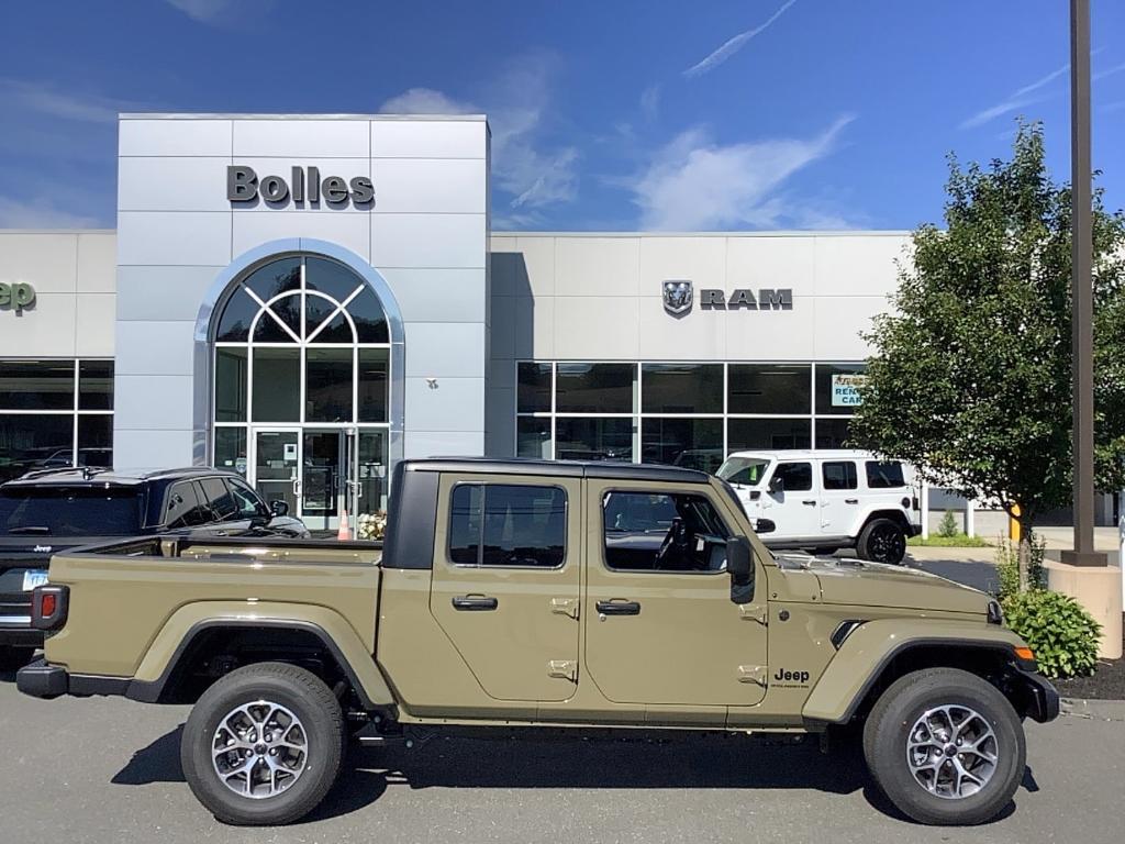 new 2025 Jeep Gladiator car, priced at $51,565