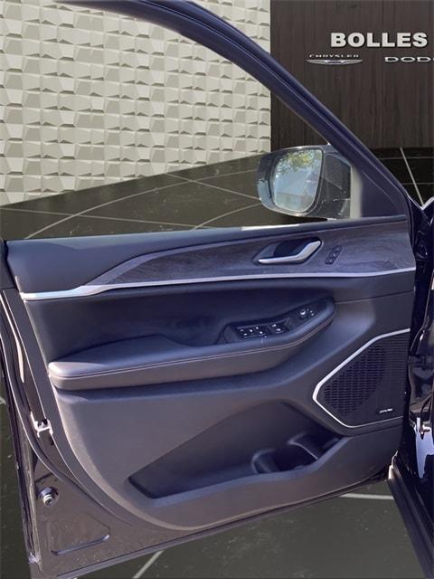 used 2022 Jeep Grand Cherokee car, priced at $34,850
