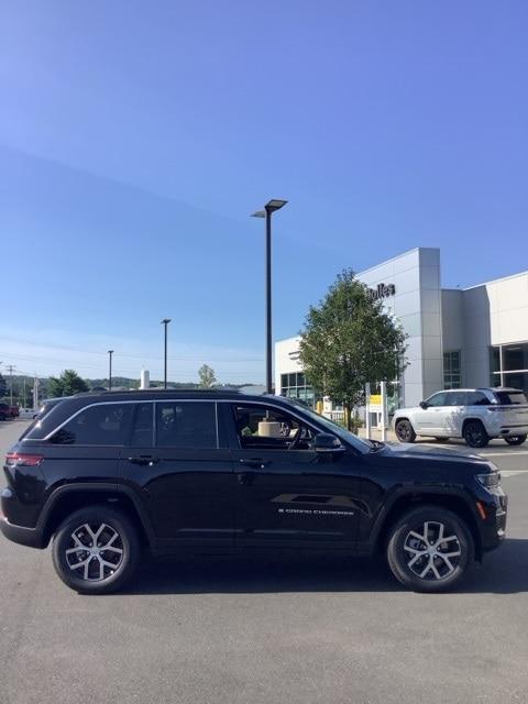 new 2024 Jeep Grand Cherokee car, priced at $51,247