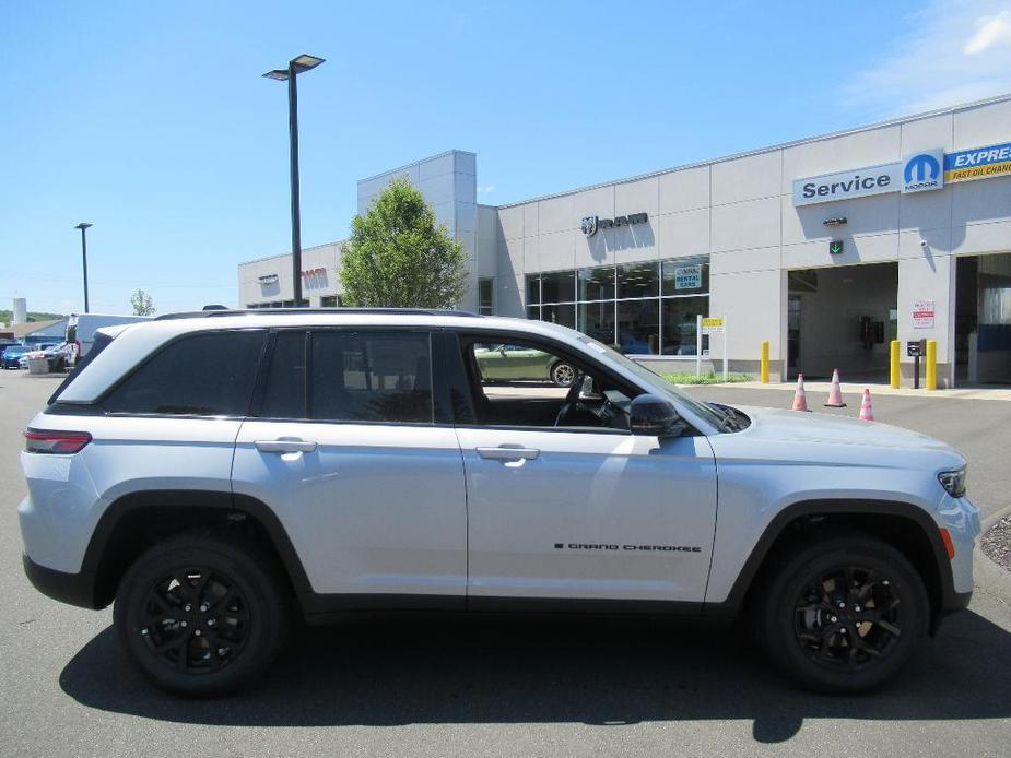 new 2024 Jeep Grand Cherokee car, priced at $45,365