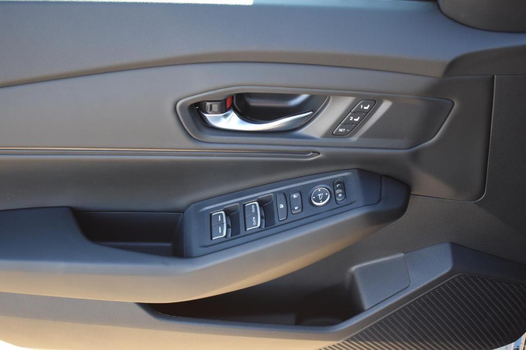 new 2025 Honda Accord Hybrid car