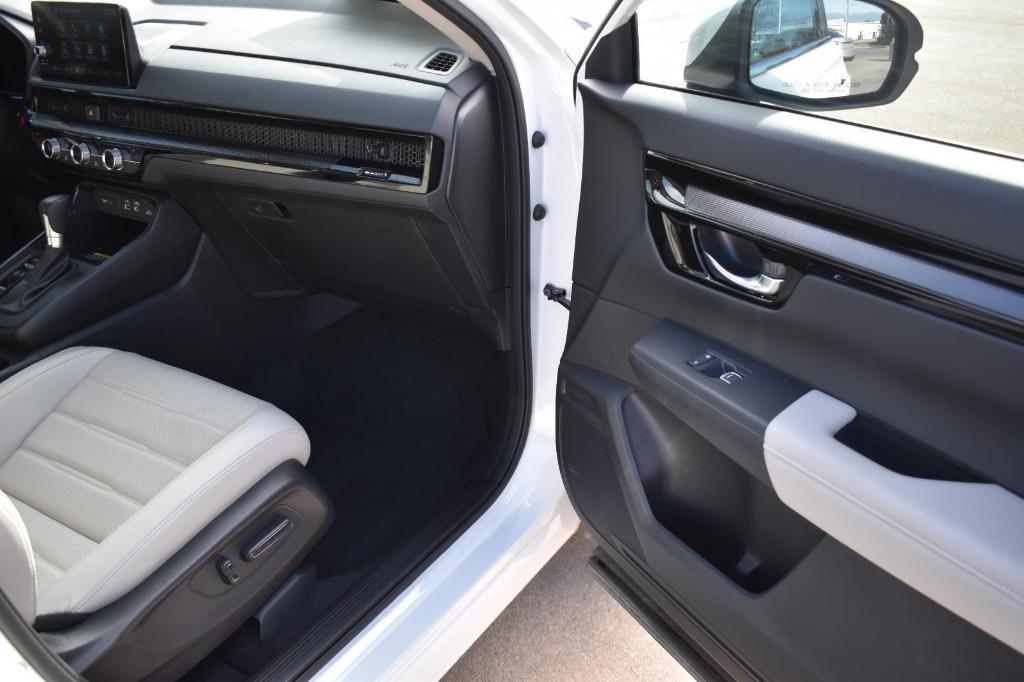 used 2025 Honda CR-V car, priced at $35,492