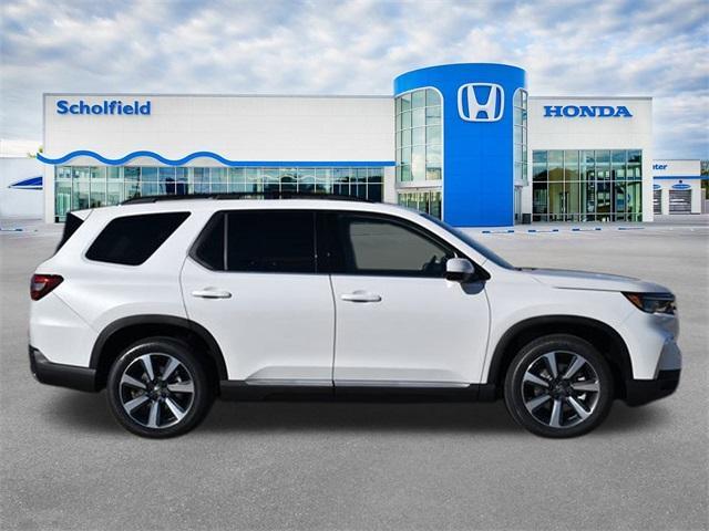 new 2025 Honda Pilot car, priced at $54,930