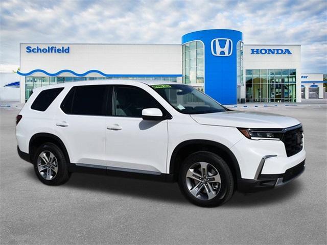 new 2025 Honda Pilot car, priced at $49,350