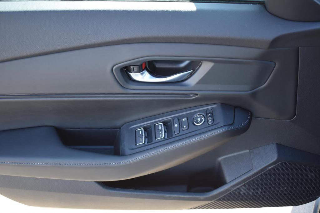 new 2025 Honda Accord Hybrid car