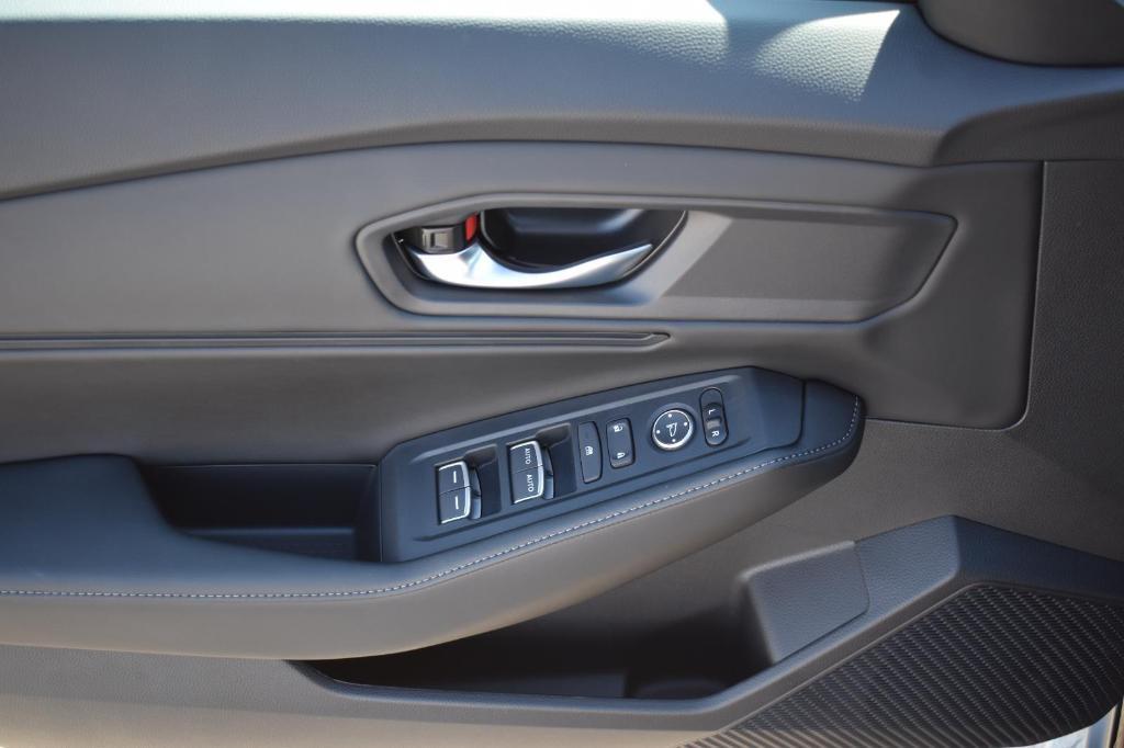 new 2025 Honda Accord Hybrid car