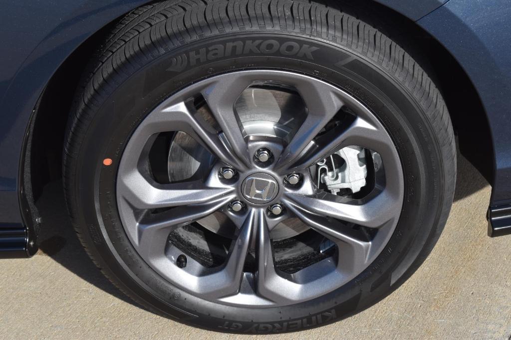new 2025 Honda Accord Hybrid car