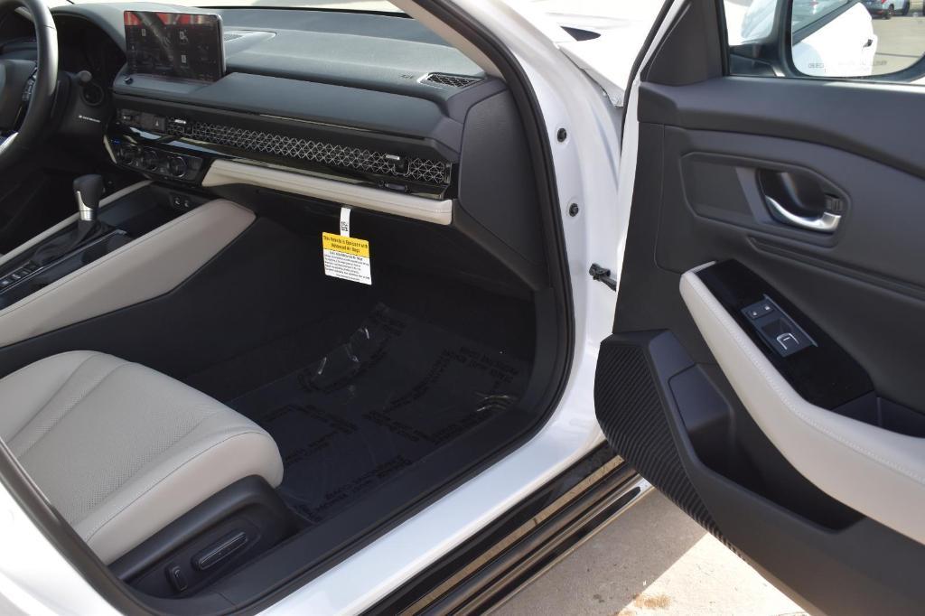 new 2025 Honda Accord Hybrid car