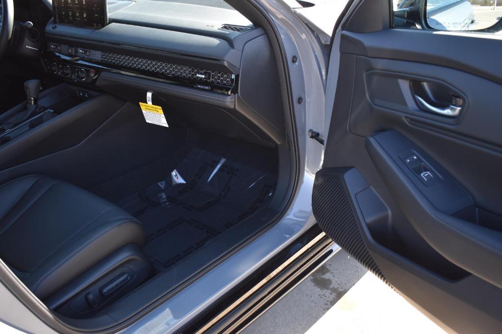 new 2025 Honda Accord Hybrid car