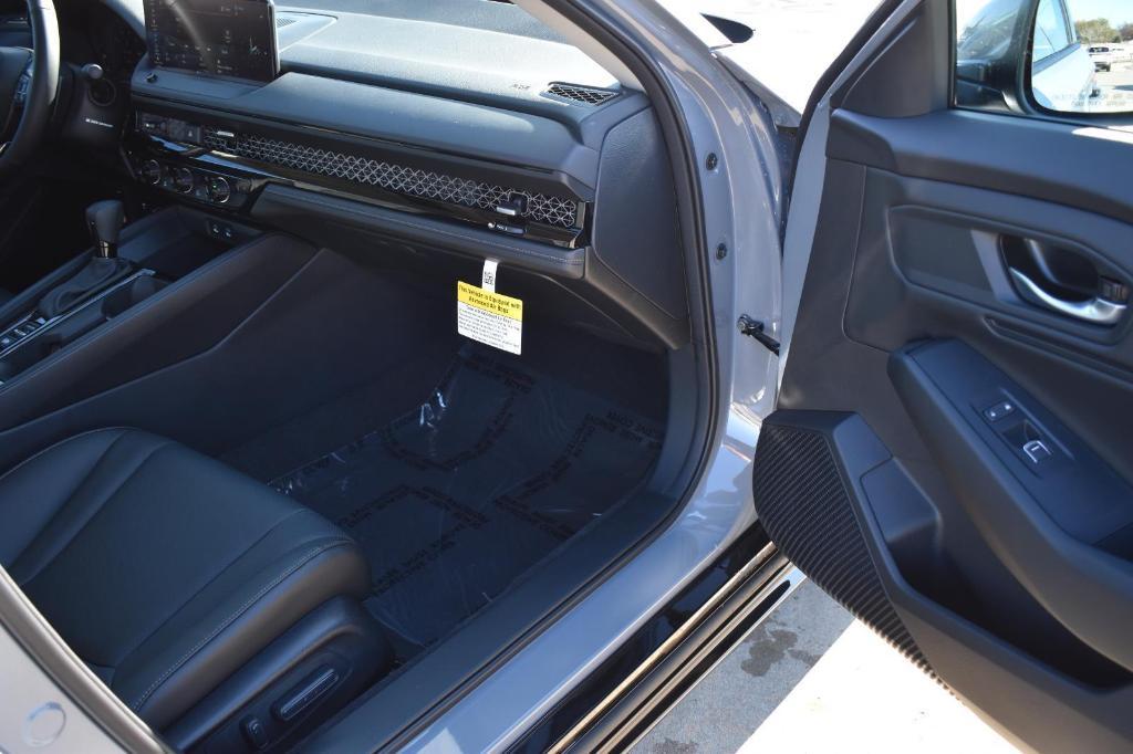 new 2025 Honda Accord Hybrid car