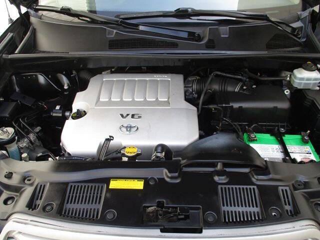 used 2009 Toyota Highlander car, priced at $7,990