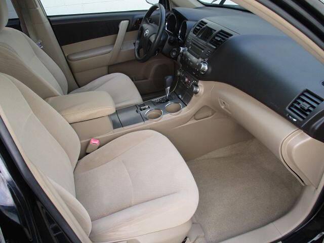 used 2009 Toyota Highlander car, priced at $7,990