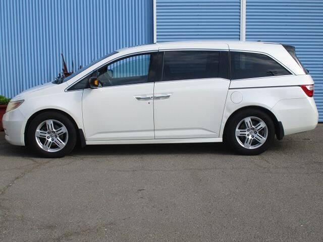 used 2013 Honda Odyssey car, priced at $9,990