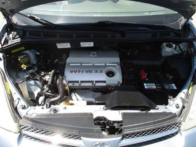 used 2004 Toyota Sienna car, priced at $5,999