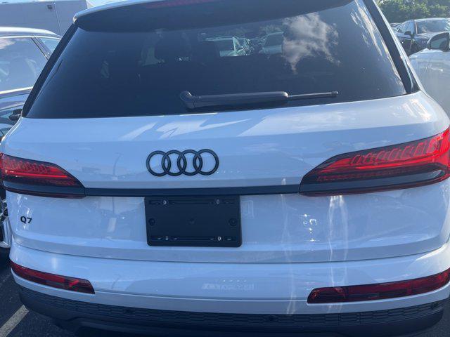 new 2025 Audi Q7 car, priced at $69,200