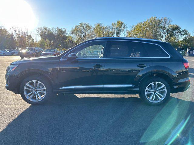 new 2025 Audi Q7 car, priced at $75,930