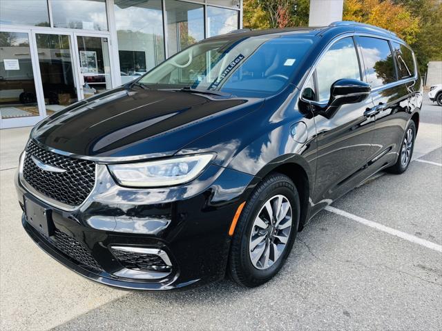 used 2021 Chrysler Pacifica Hybrid car, priced at $26,393