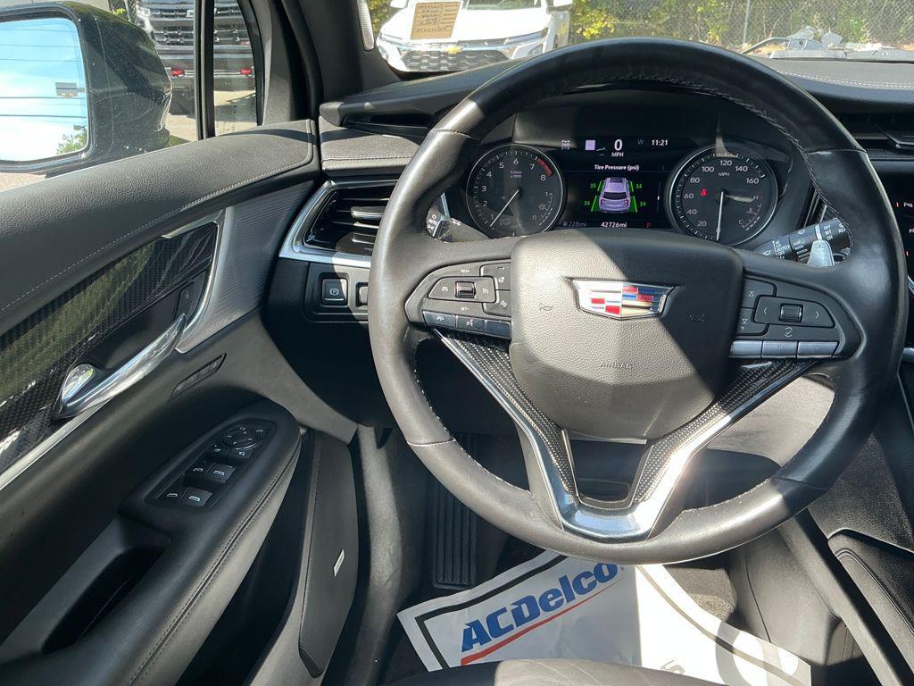 used 2023 Cadillac XT6 car, priced at $39,590