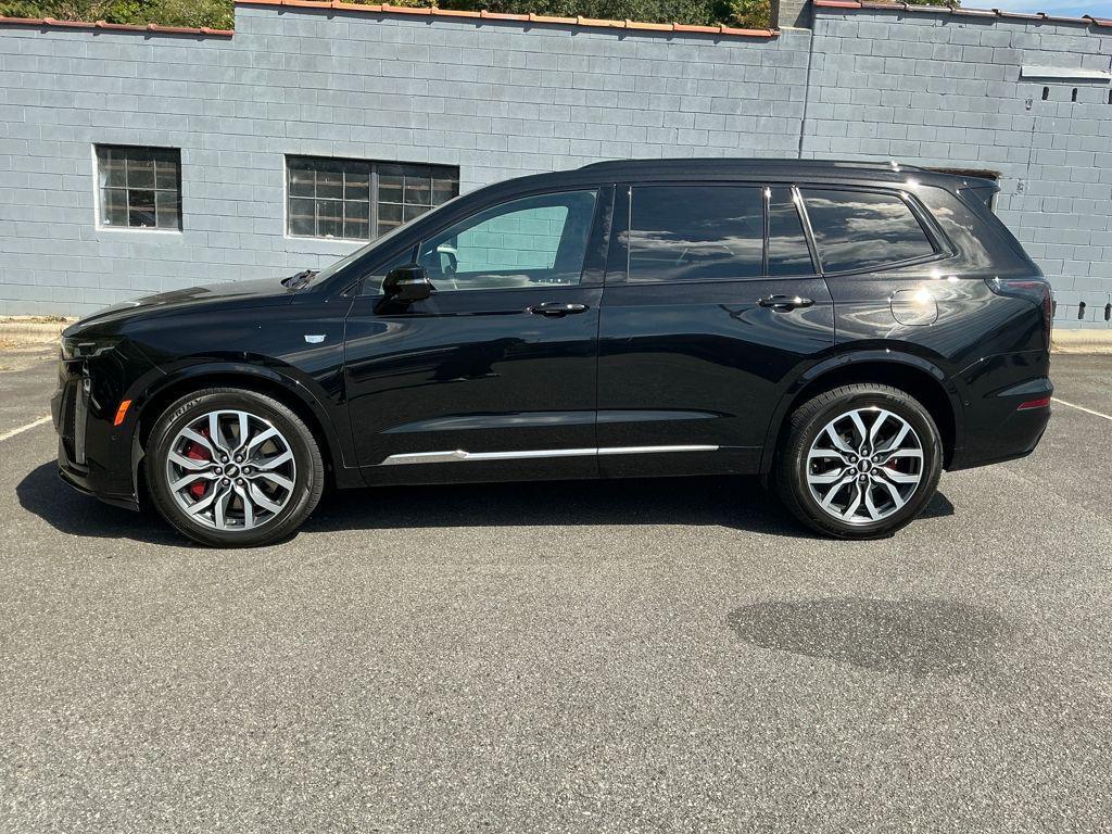 used 2023 Cadillac XT6 car, priced at $39,590