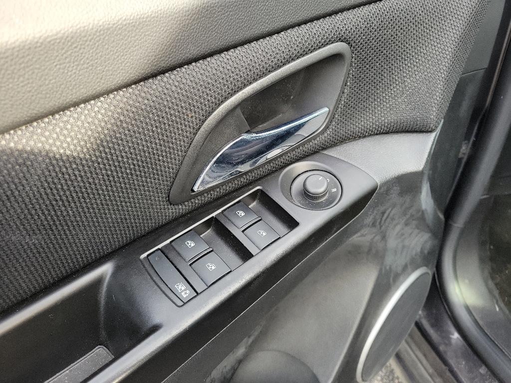 used 2014 Chevrolet Cruze car, priced at $6,500