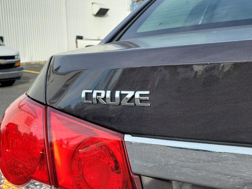 used 2014 Chevrolet Cruze car, priced at $6,500